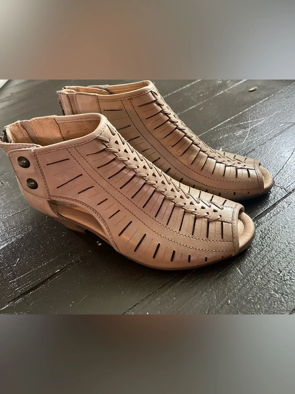 Earth Taupe Cutout Leather Mid Heel Sandal